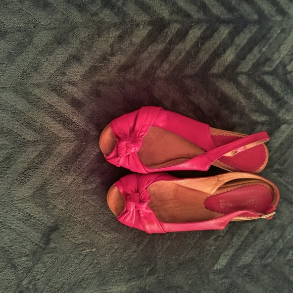 Size 37 Vintage Women ankle strap sandals. Red leather. Made in Spain. - Picture 4 of 5